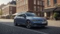 vw-golf8-stylish-city-shot